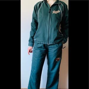 Minnesota Wild dark green 2-piece set, great shape, worn once, logo, zipper, S
